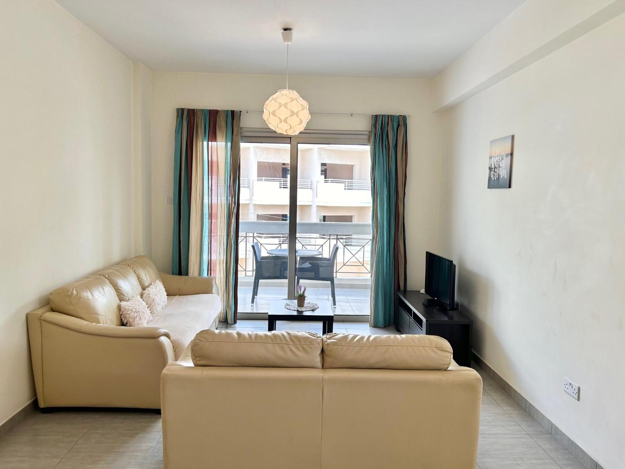 Sun Julz Apartments On The Beach Paphos Exterior foto