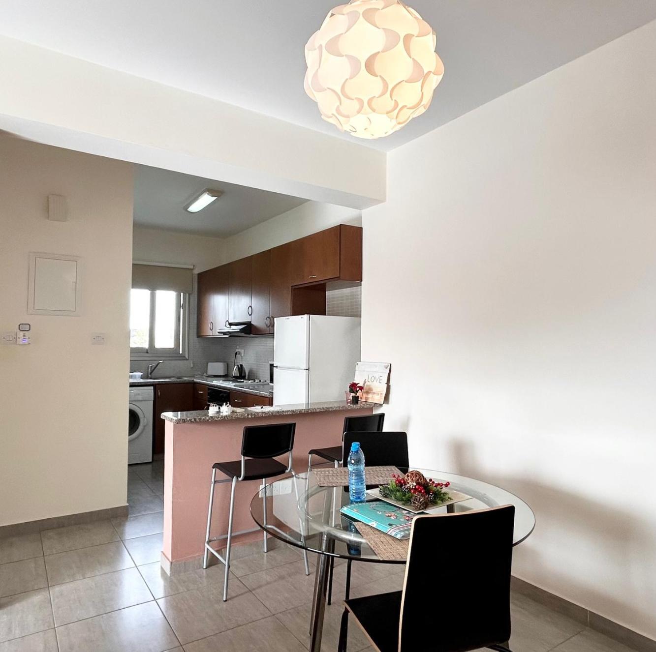 Sun Julz Apartments On The Beach Paphos Exterior foto