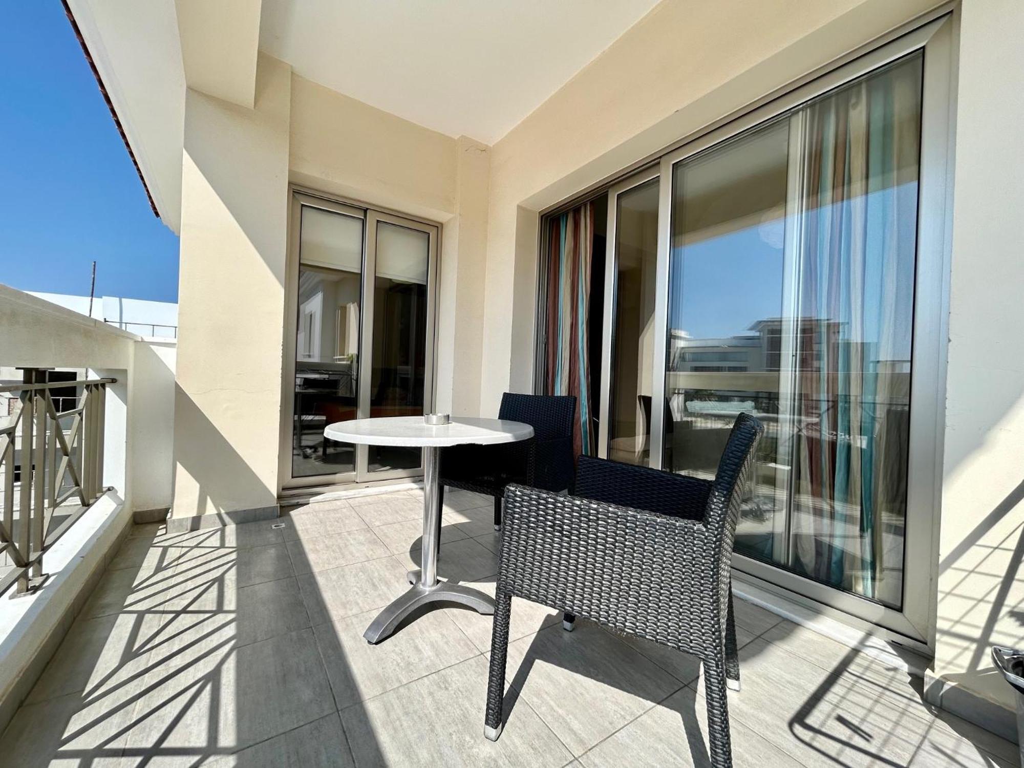 Sun Julz Apartments On The Beach Paphos Exterior foto