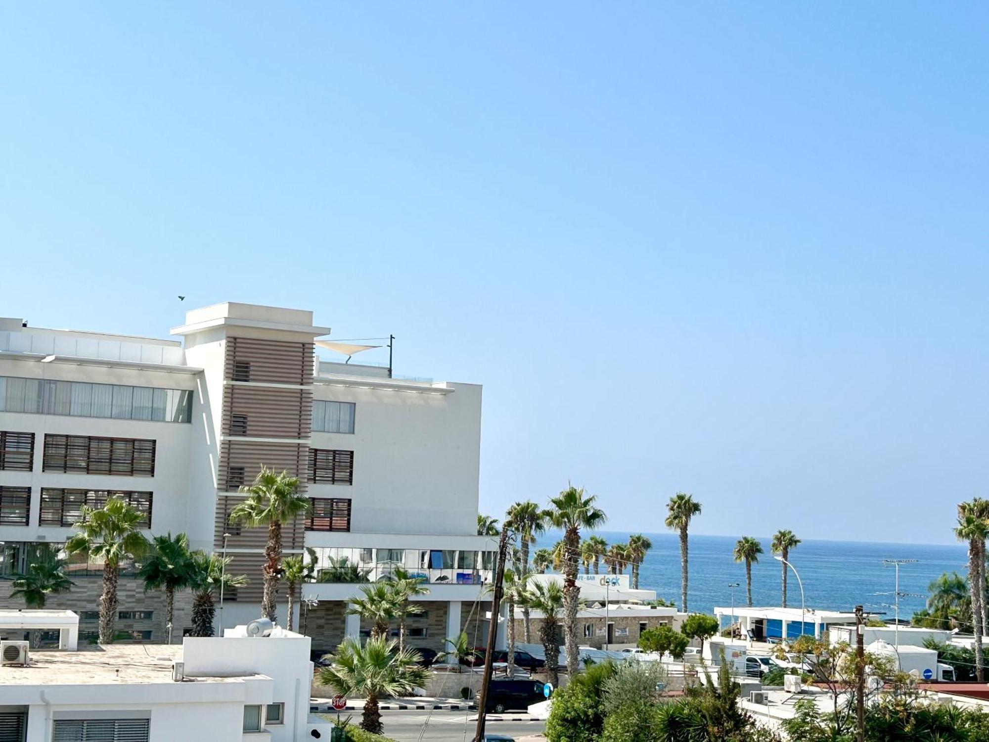Sun Julz Apartments On The Beach Paphos Exterior foto