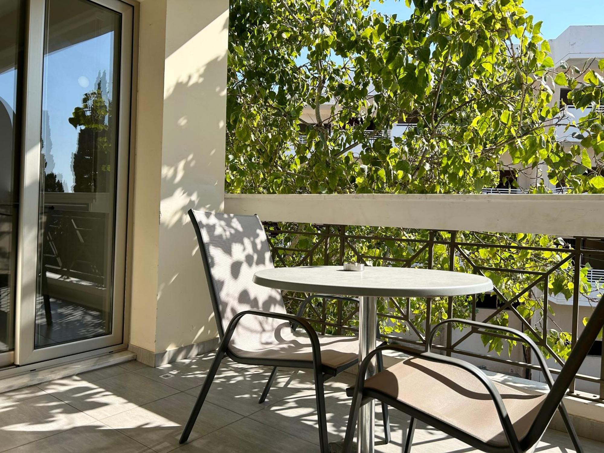 Sun Julz Apartments On The Beach Paphos Exterior foto