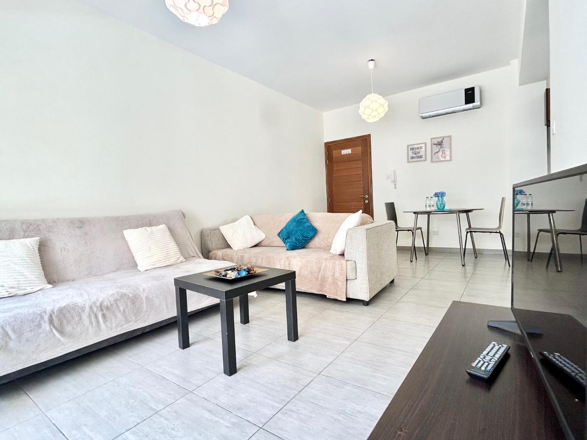 Sun Julz Apartments On The Beach Paphos Exterior foto