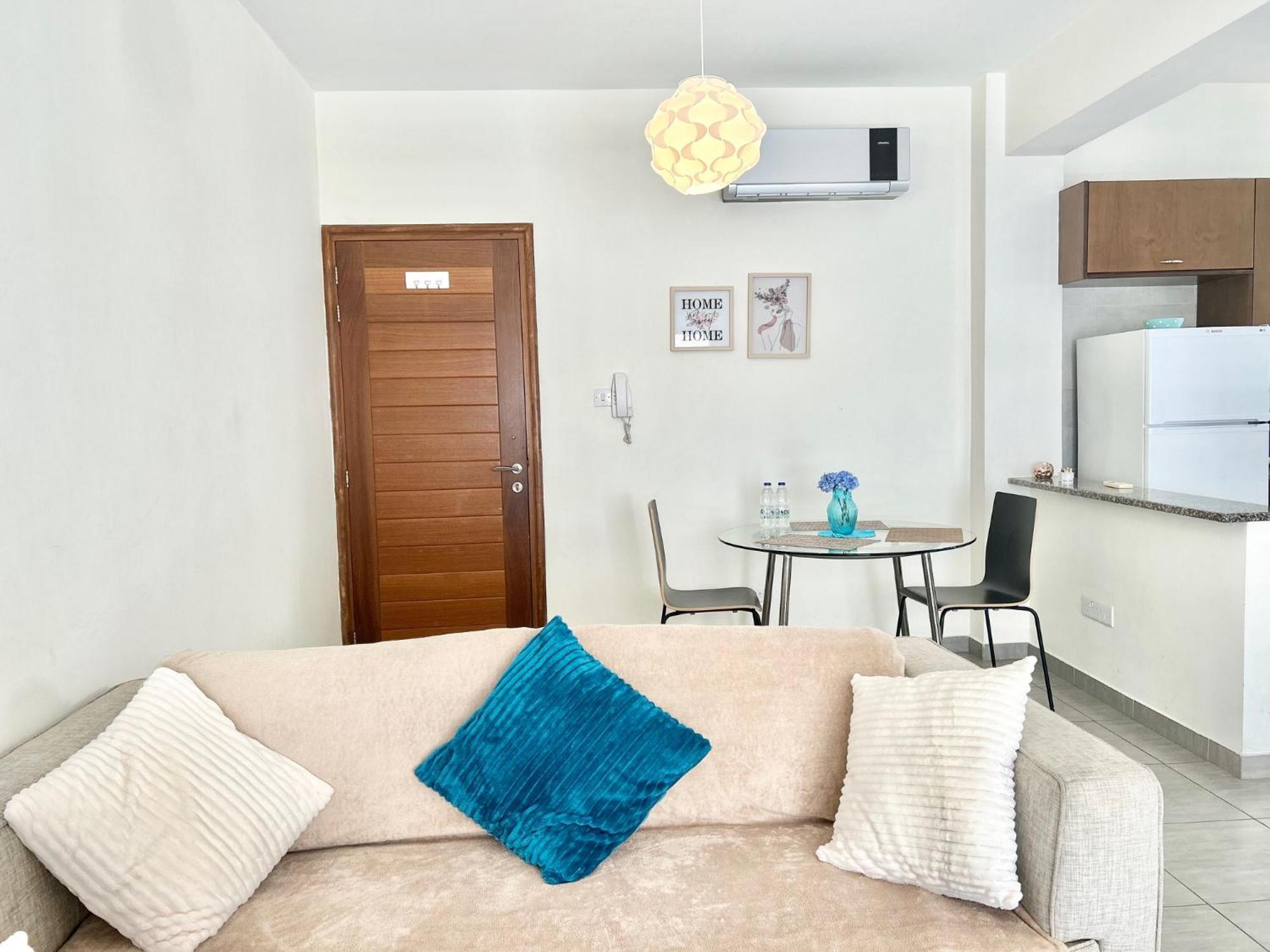 Sun Julz Apartments On The Beach Paphos Exterior foto