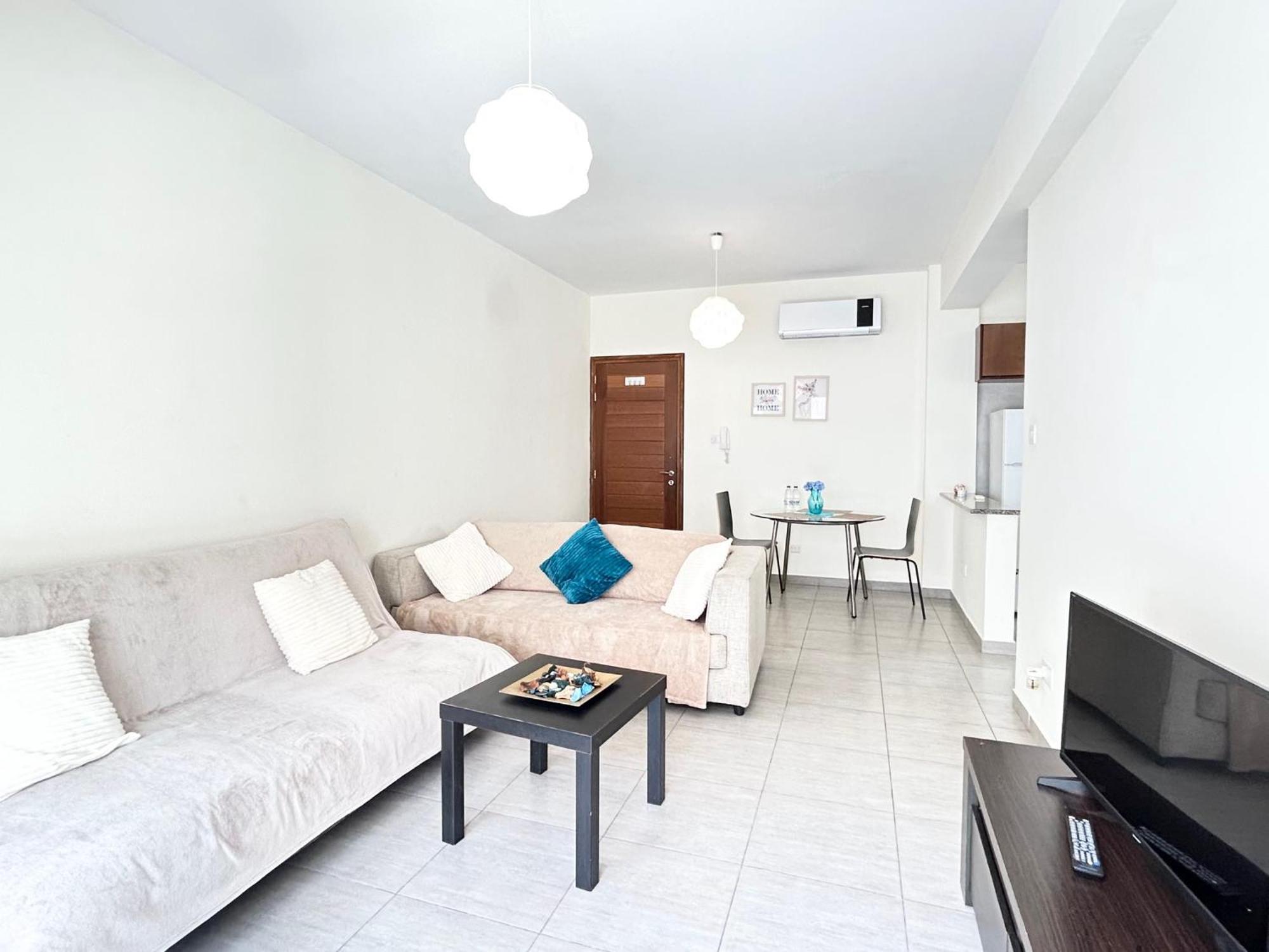 Sun Julz Apartments On The Beach Paphos Exterior foto