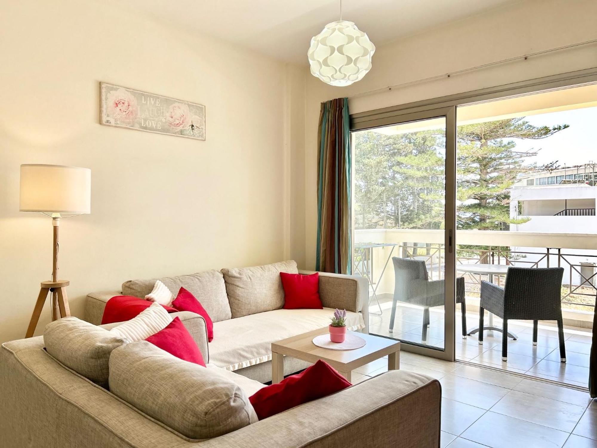 Sun Julz Apartments On The Beach Paphos Exterior foto