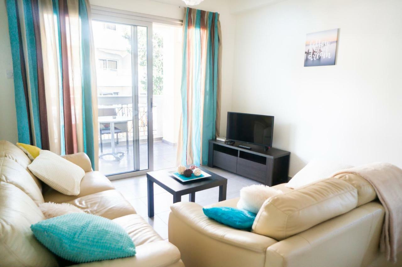 Sun Julz Apartments On The Beach Paphos Exterior foto