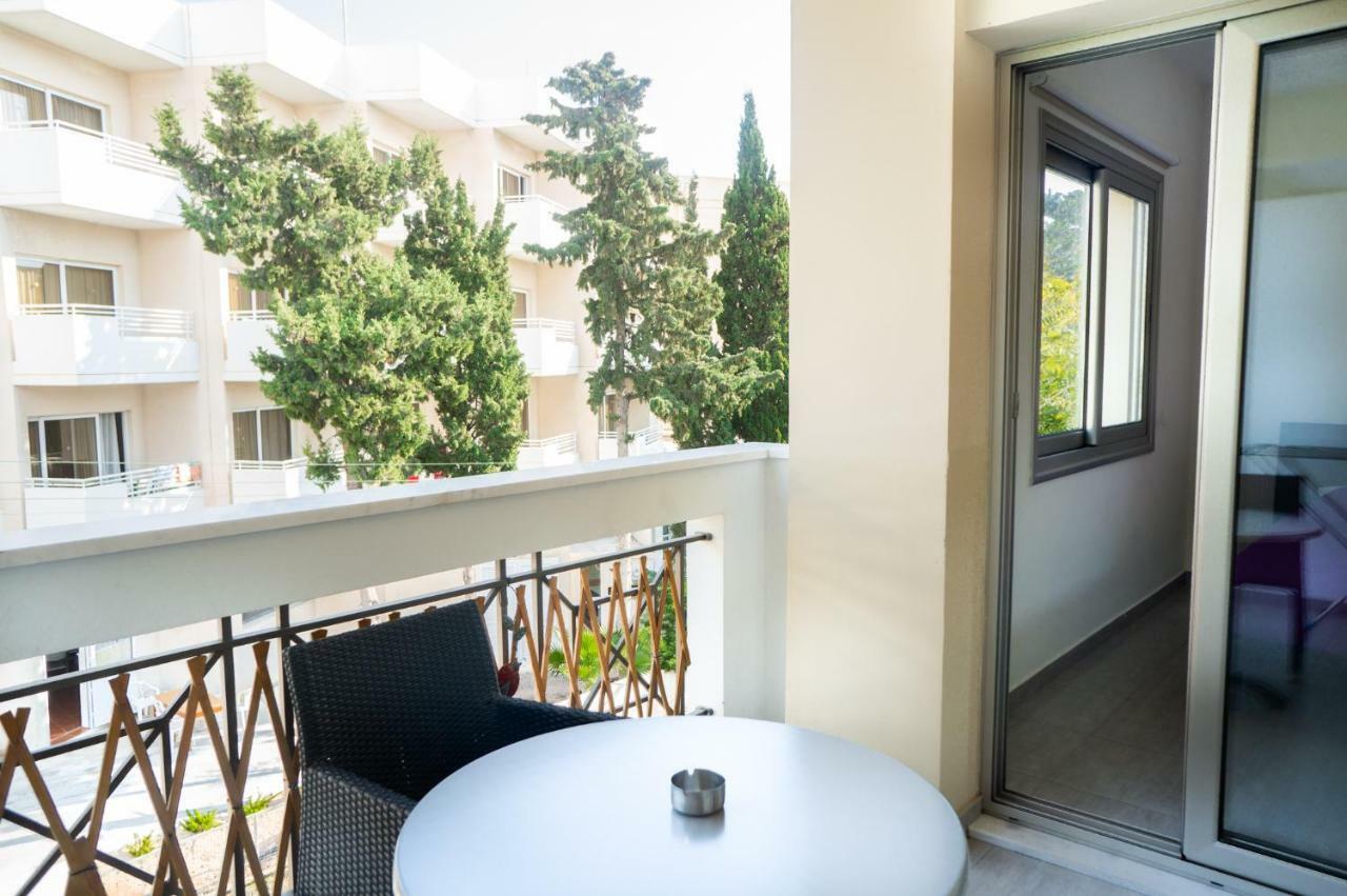 Sun Julz Apartments On The Beach Paphos Exterior foto
